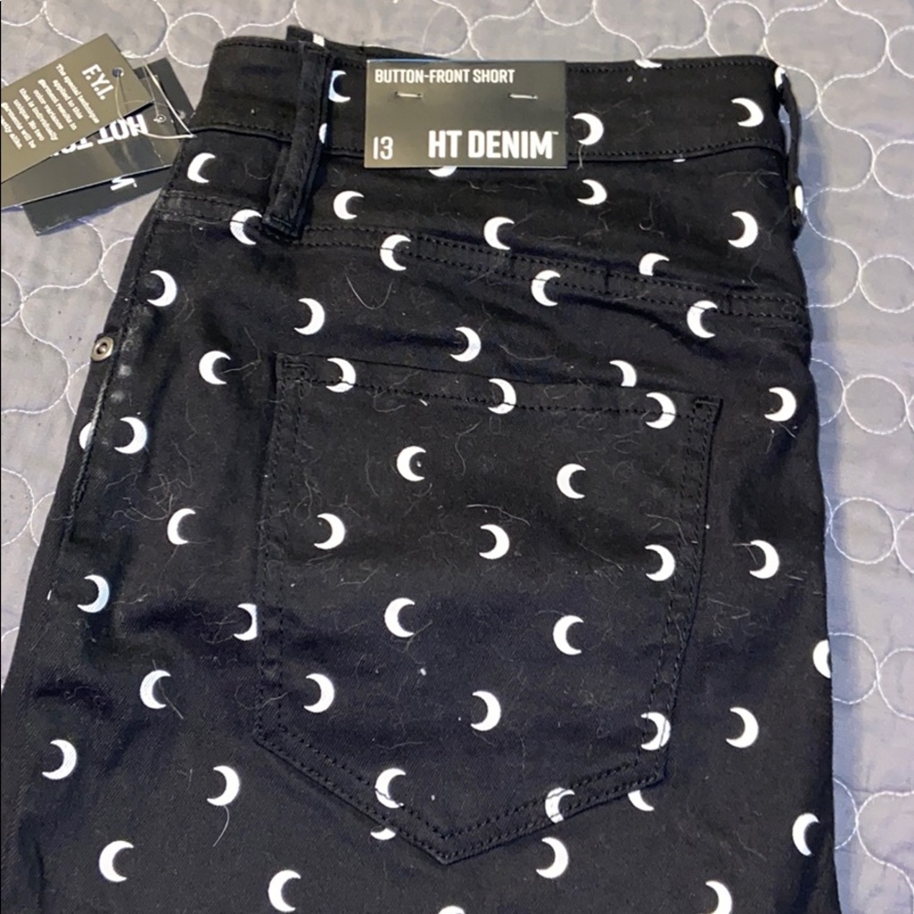 Moon shorts